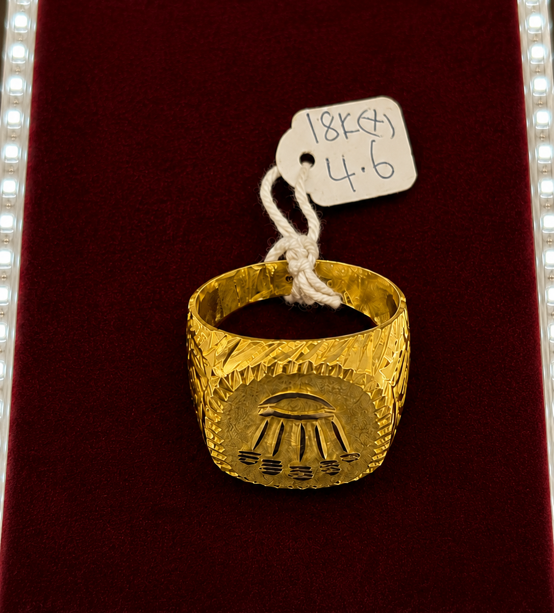 18K Gold Engraved Signet Ring – 4.6g
