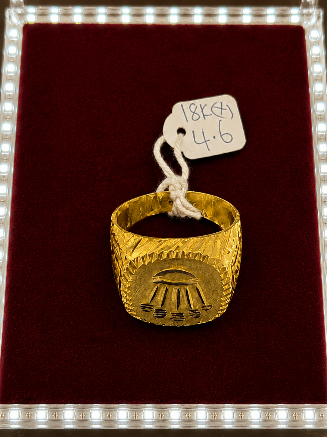 18K Gold Engraved Signet Ring – 4.6g