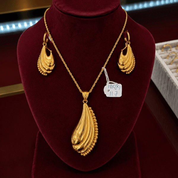 22K Gold Curved Layered Earrings – 11.7g mannequin view