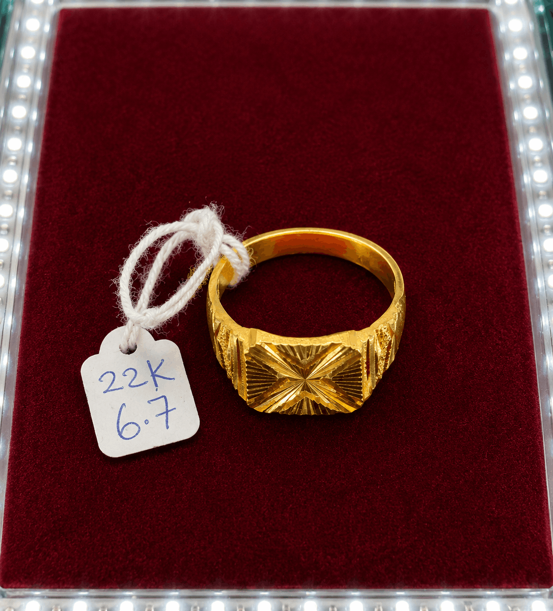 22K Gold Sunburst Signet Ring – 6.7g