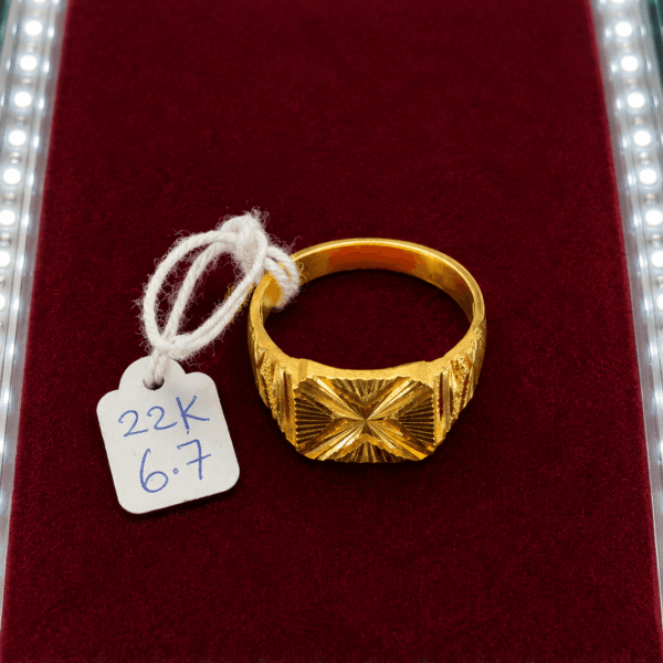 22K Gold Sunburst Signet Ring – 6.7g
