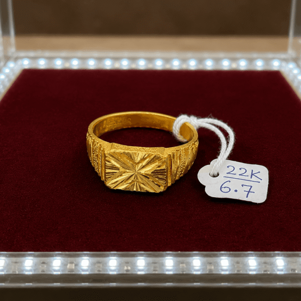 22K Gold Sunburst Signet Ring – 6.7g side view