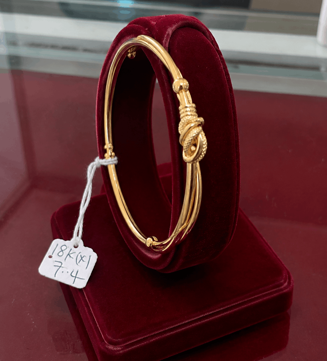 18K Gold Twisted Knot Bangle – 7.4g