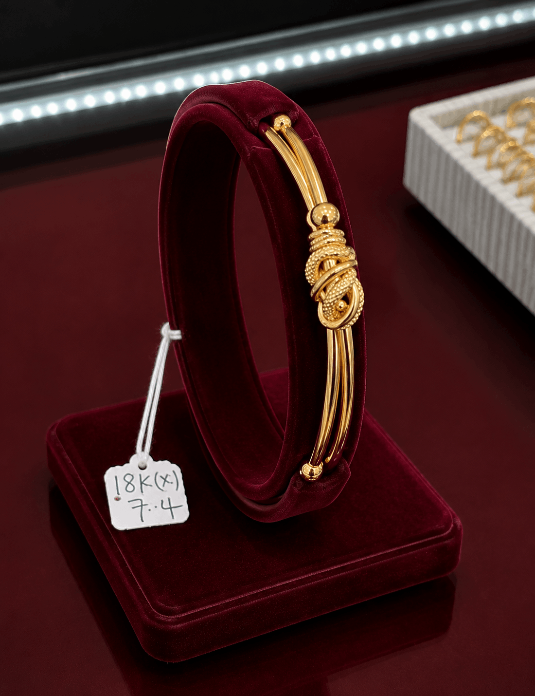 bangle 1180.2 18K Gold Twisted Knot Bangle – 7.4g side view