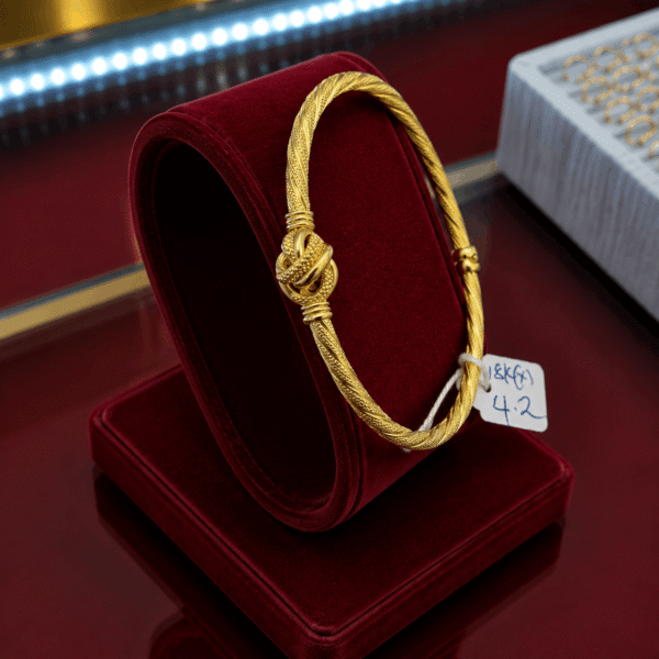 18K Gold Textured Bangle – 4.2g side view