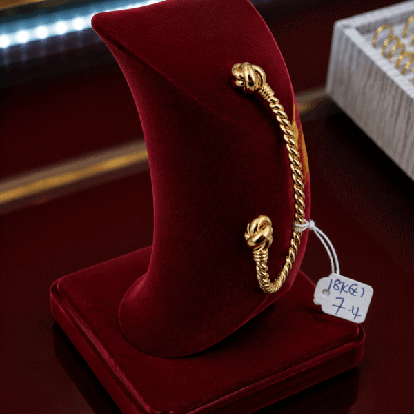 18K Gold Twisted Knot Bangle – 7.4g side view