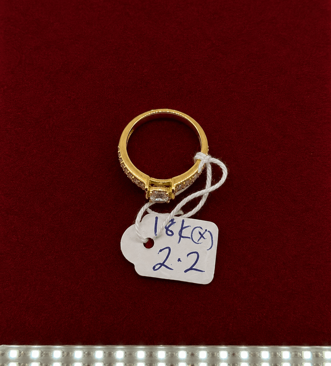 18K Gold Pavé Solitaire Ring – 2.2g