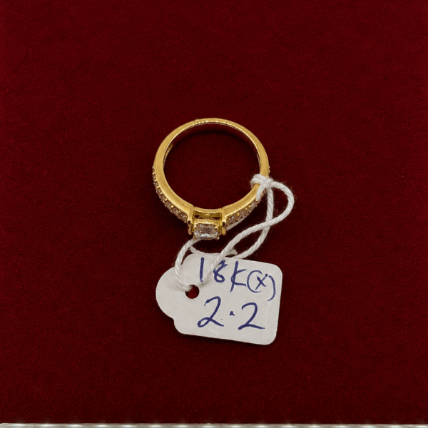 18K Gold Pavé Solitaire Ring – 2.2g