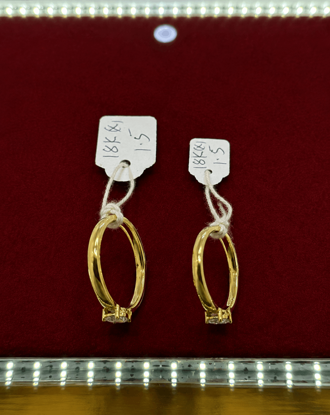 pic8 (2) 18K Gold Solitaire Accent Ring – 1.5g side view