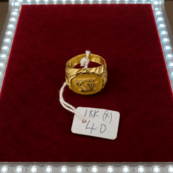 18K Gold Engraved Signet Ring – 4.0g