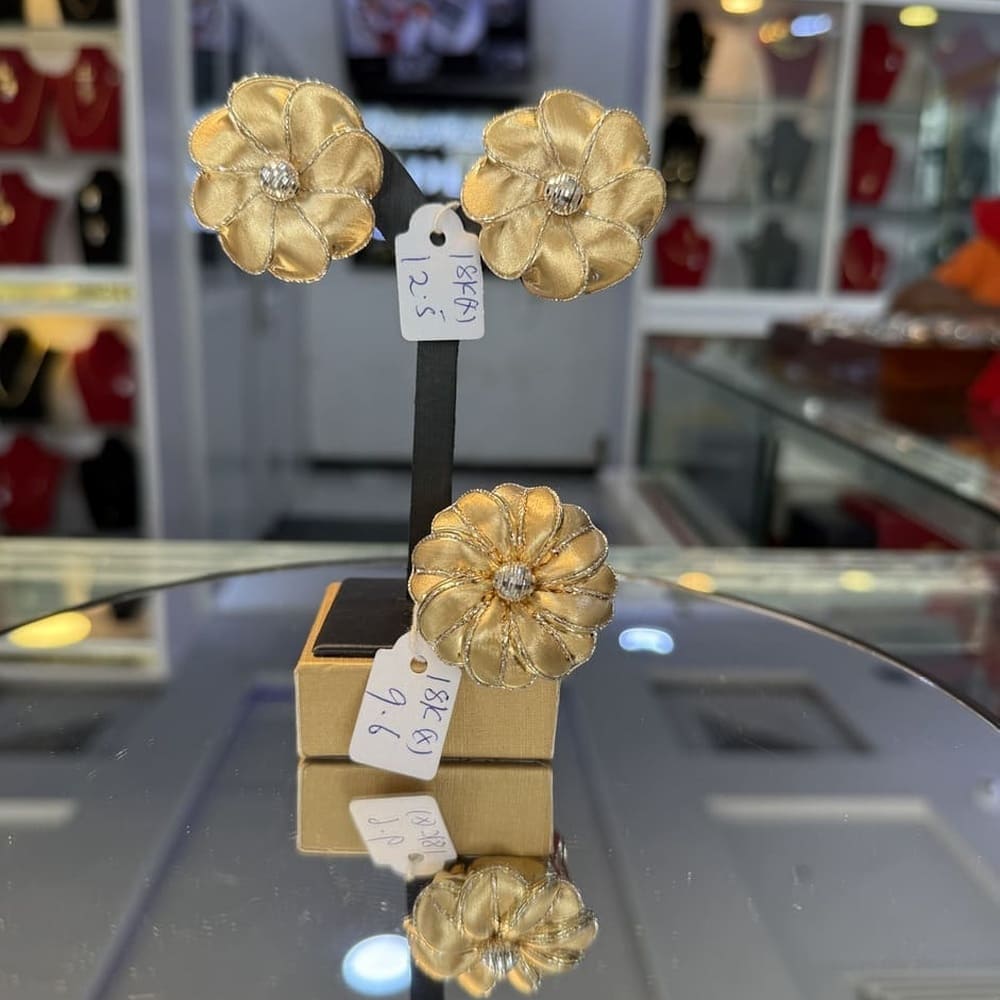 18k, floral, flower, statement, earring, gold, petal, textured, elegant